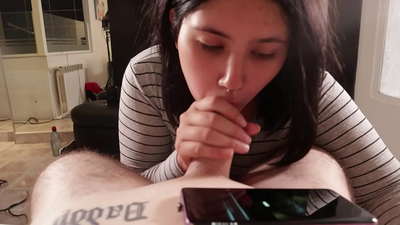 Me burlo de mi hermanastra mientras ve Disney [Cum]