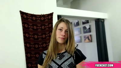 Me encanta follar con chicas como ella, las que se hacen las independientes y modestas al principio y luego resultan ser las mayores putas de todas